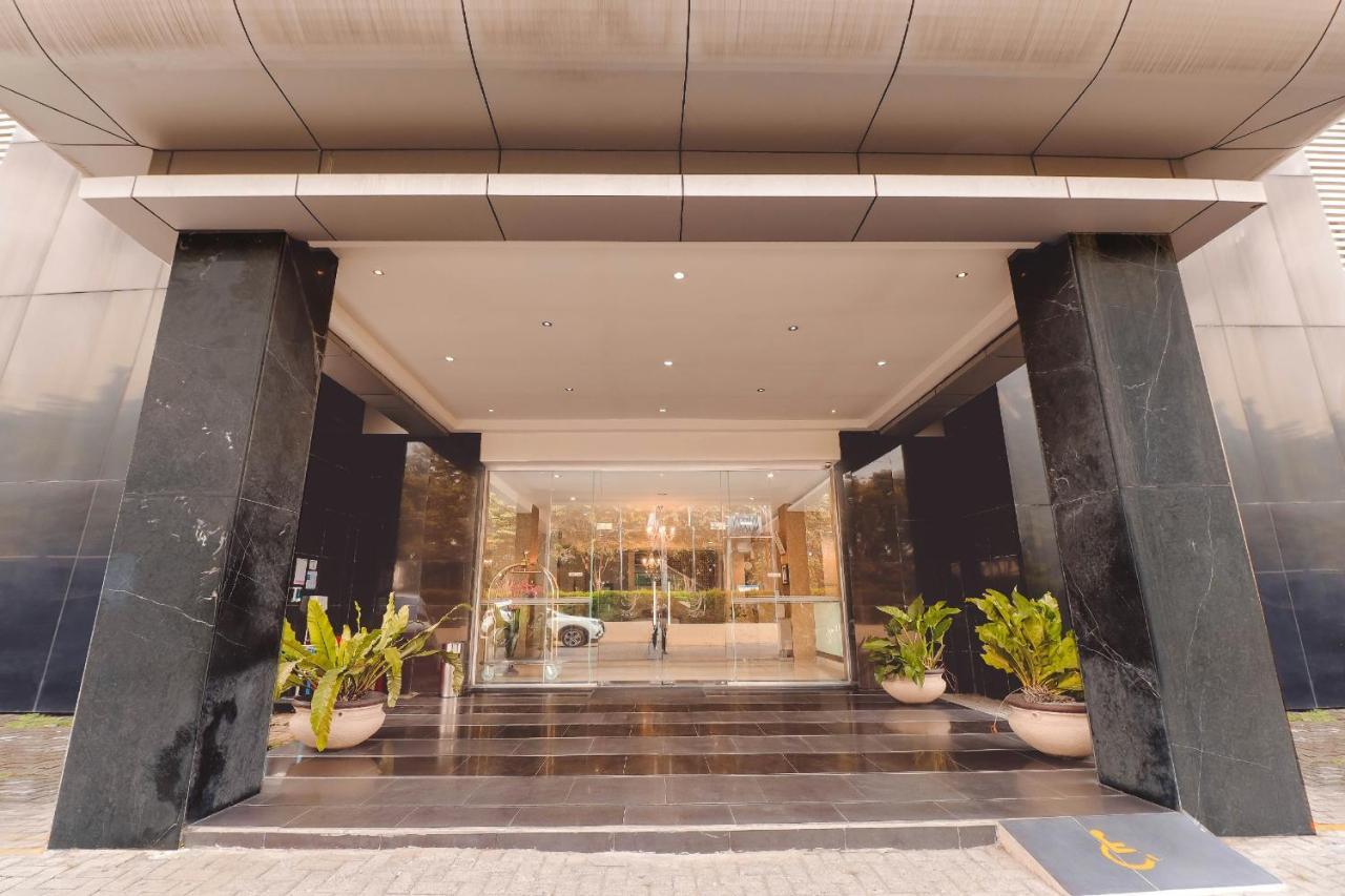 Saka Hotel Medan Sunggal Exteriör bild