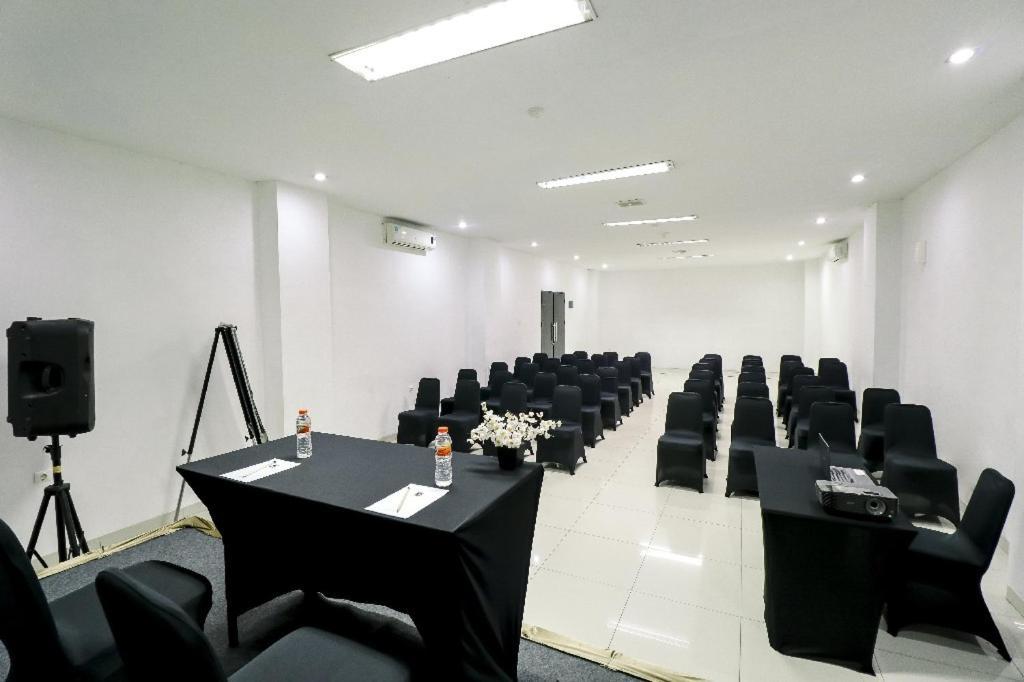 Saka Hotel Medan Sunggal Exteriör bild