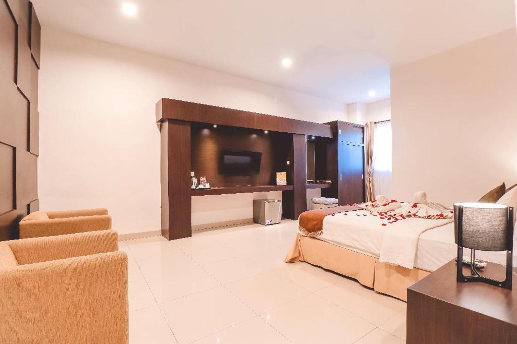 Saka Hotel Medan Sunggal Exteriör bild